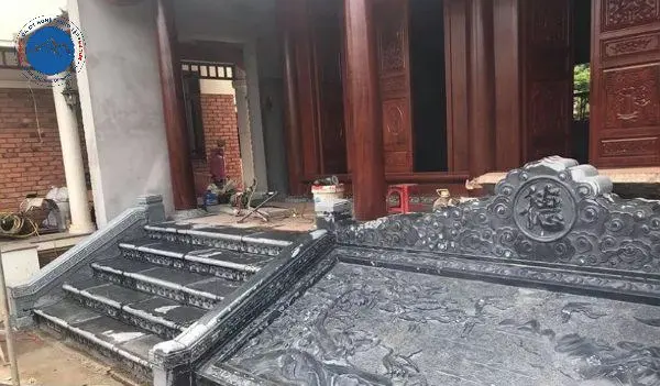 Bậc đá xanh đen nguyên tấm dày dặn bền bỉ vượt thời gian