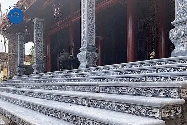 Bậc thềm đá chạm khắc phù hợp công trình tâm linh