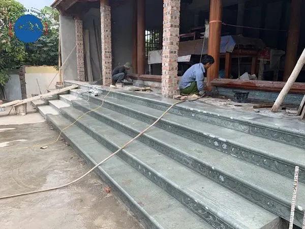 Bậc thềm đá cho nhà thời họ