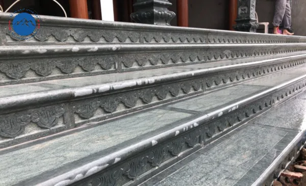 Bậc thềm đá sang trọng cho nhà thờ họ