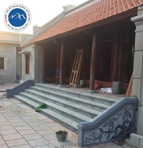 Bậc thềm đá xanh đen thiết kế tối giản cho nhà phố