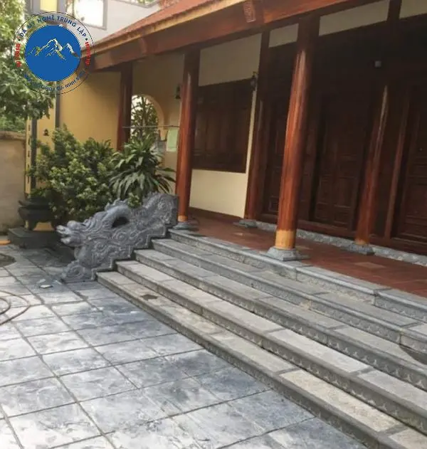 Bậc thềm đá xanh xẻ rãnh chống trơn trượt hiệu quả