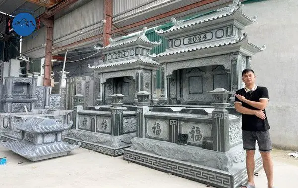 Cận cảnh đường nét chạm khắc rồng trên mộ đá đôi