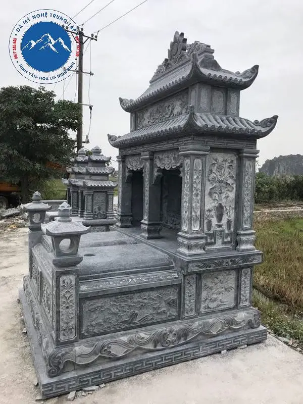Chi phí thi công mộ đá có bao gồm lắp đặt?