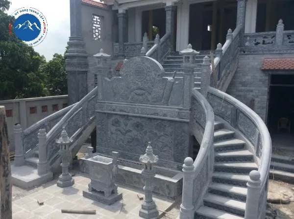 Công trình bậc thềm đá chạm hoa văn tinh xảo hoàn thiện