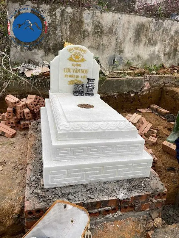 Công trình mộ đá trắng tinh xảo lắp đặt tại nghĩa trang
