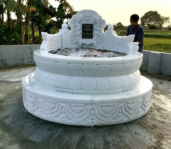 Mẫu mộ tròn đơn giản với hoa văn cổ điển