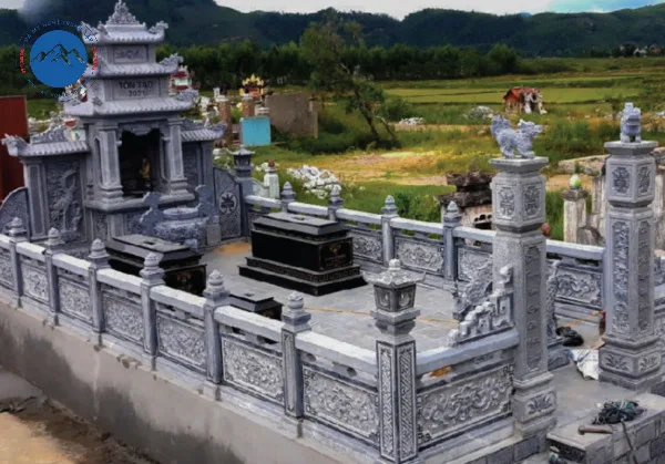 Khu lăng mộ đá hai mái truyền thống hoa văn tùng cúc trúc mai