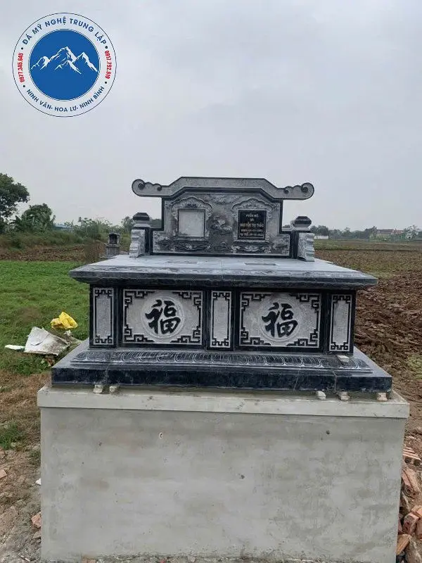 Khu lăng mộ đá xanh đen chạm rồng chầu mặt nguyệt