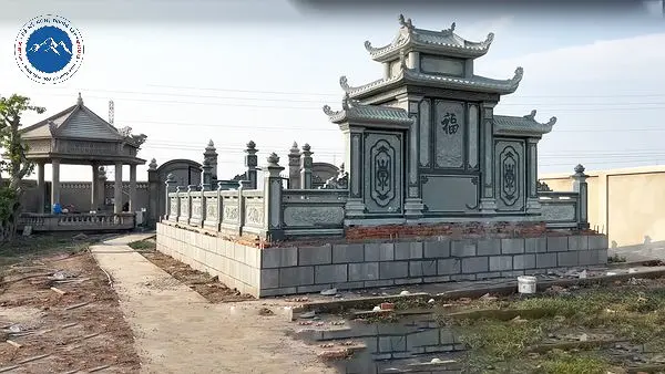 Khu lăng mộ đá xanh rêu gia tộc hoa văn rồng bay