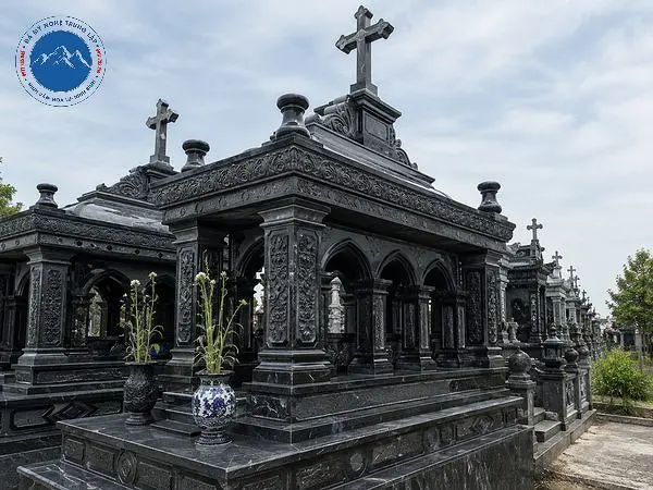 Kiến trúc nhà mồ đá đen Công giáo bền đẹp vĩnh cửu