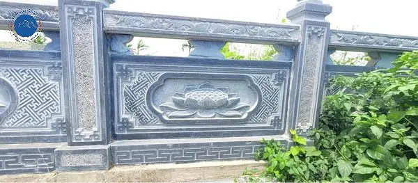 Lan can đá xanh dạng con tiện tròn cho ban công đẹp