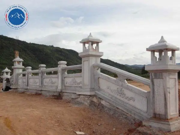 Lan can đá xanh rêu thiết kế theo yêu cầu riêng