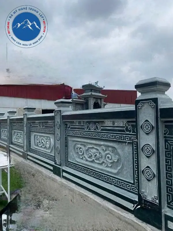 Lan can đá xanh với hoa văn tinh xảo