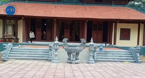 Mẫu bậc đá xanh đen kết hợp đèn hắt lối đi sang trọng