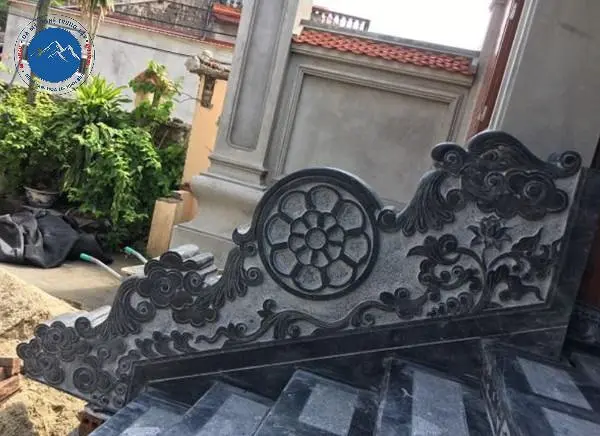 Mẫu bậc thềm đá xanh rêu cao cấp kết hợp bo viền sắc nét