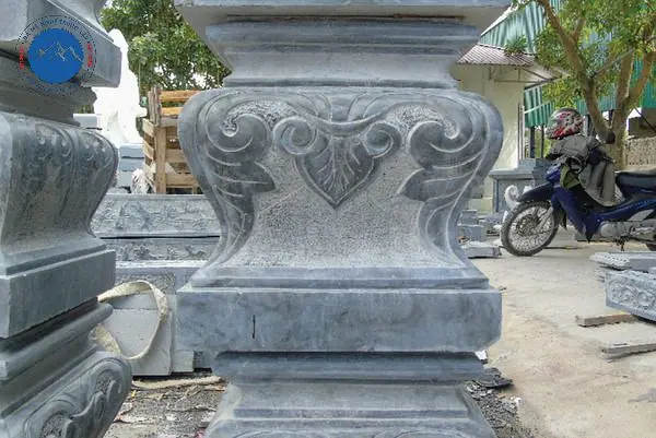 Mẫu chân tảng đá nguyên khối sang trọng cho biệt thự