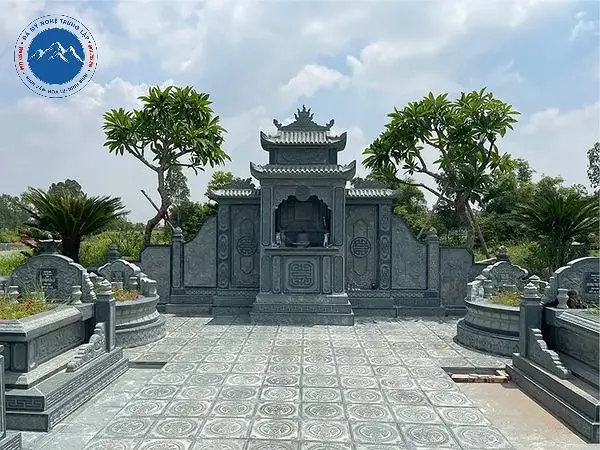Mẫu khu lăng mộ đá uy nghi với cổng tam quan bề thế