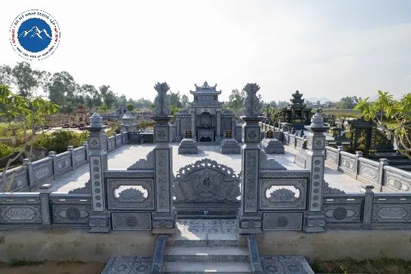 Mẫu khu lăng mộ đá xanh nguyên khối chạm khắc rồng phượng tinh tế