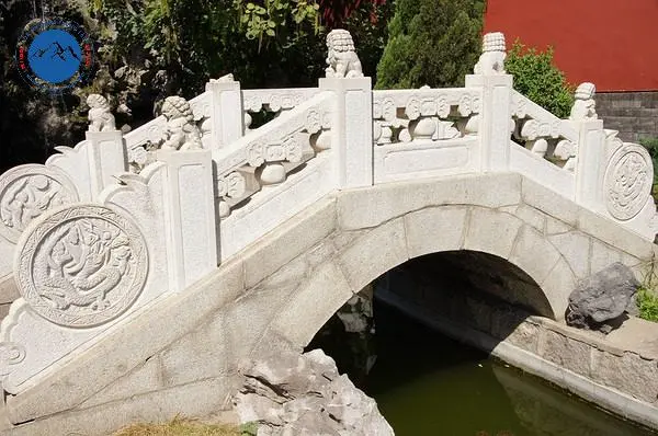 Mẫu lan can đá tự nhiên nguyên khối bền vững cao