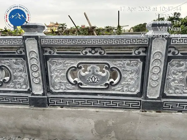 Mẫu lan can đá xanh thô mộc cho sân vườn biệt thự