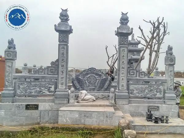 Mẫu lăng thờ đá ba mái điêu khắc tinh xảo tại Hải Dương