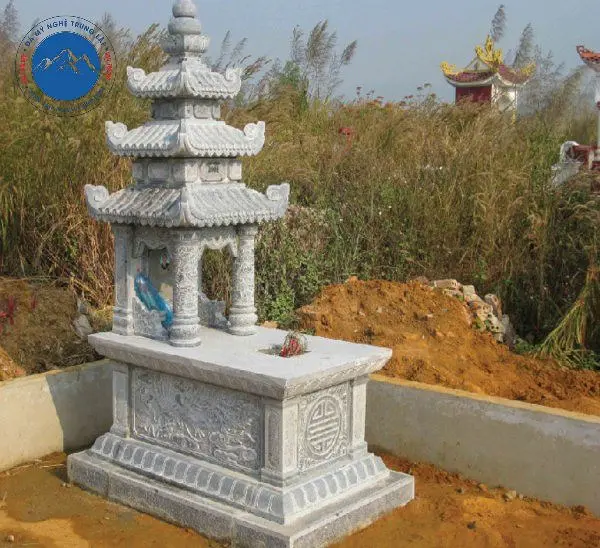 Mẫu mộ đá 3 mái xanh rêu nguyên khối cao cấp bề thế