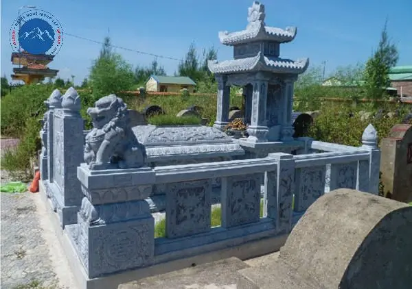 Mẫu mộ đá chạm hoa văn hoa sen thanh thoát tại Hải Dương