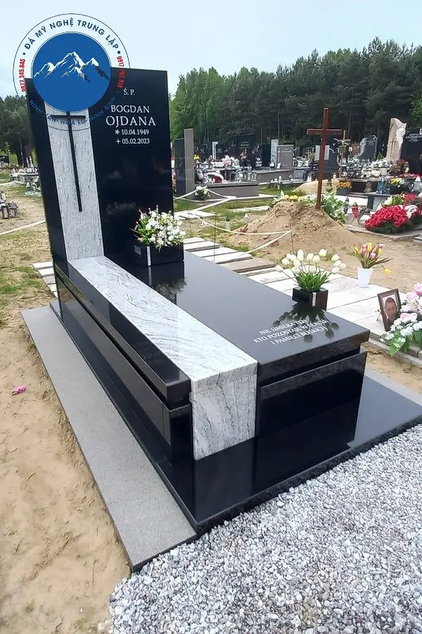 Mẫu mộ đá đen kiểu công giáo sang trọng bền vững