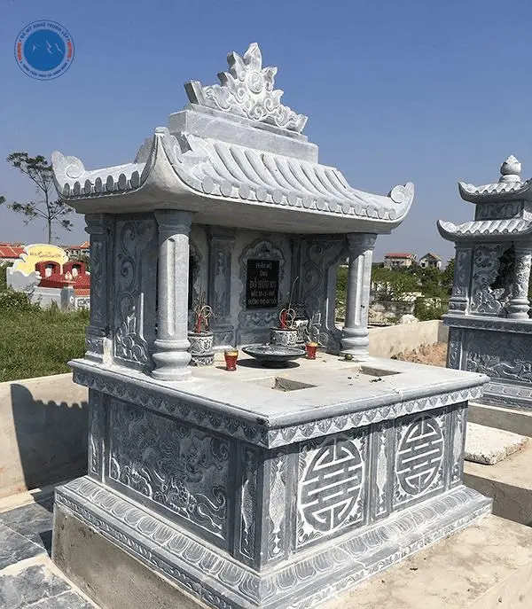 Mẫu mộ đá đôi xanh rêu chạm rồng phượng tinh tế