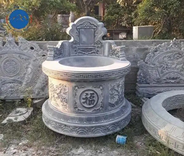 Mẫu mộ đá tròn lắp đặt hoàn thiện tại khuôn viên gia đình