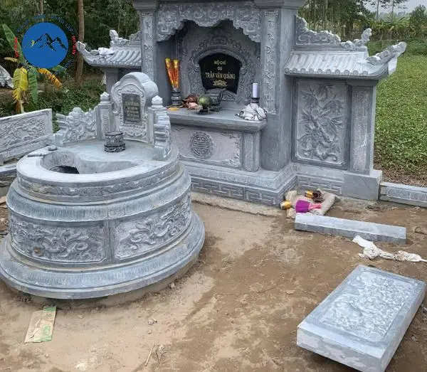 Mộ đá tròn bền vững cho khuôn viên mộ gia tộc đẹp