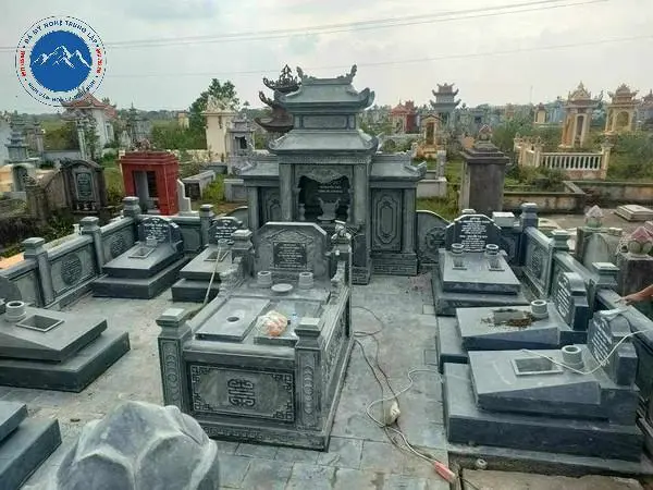 Mẫu mộ đá tự nhiên nguyên khối chuẩn phong thủy truyền thống