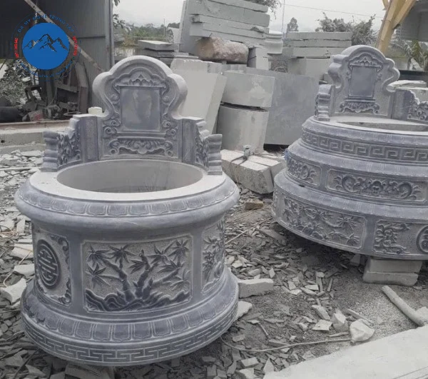Mẫu mộ đá xanh tròn nguyên khối chạm khắc cây tre tinh tế