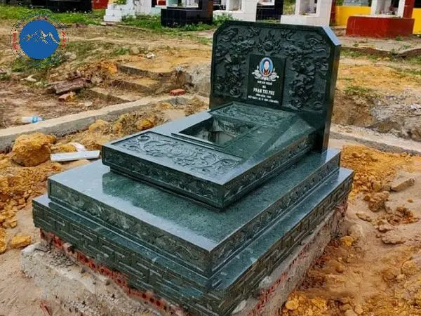 Mẫu mộ đôi đá xanh chạm khắc sen đầm tự nhiên đẹp