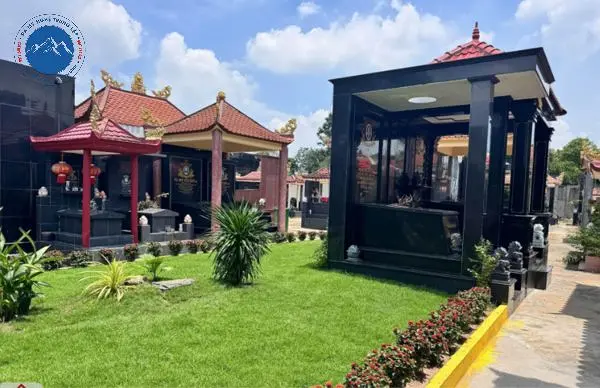 Mẫu nhà mồ đá đen Công giáo nguyên khối trang trọng