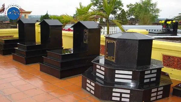 Mẫu nhà mồ đá đen mái đao truyền thống uy nghiêm
