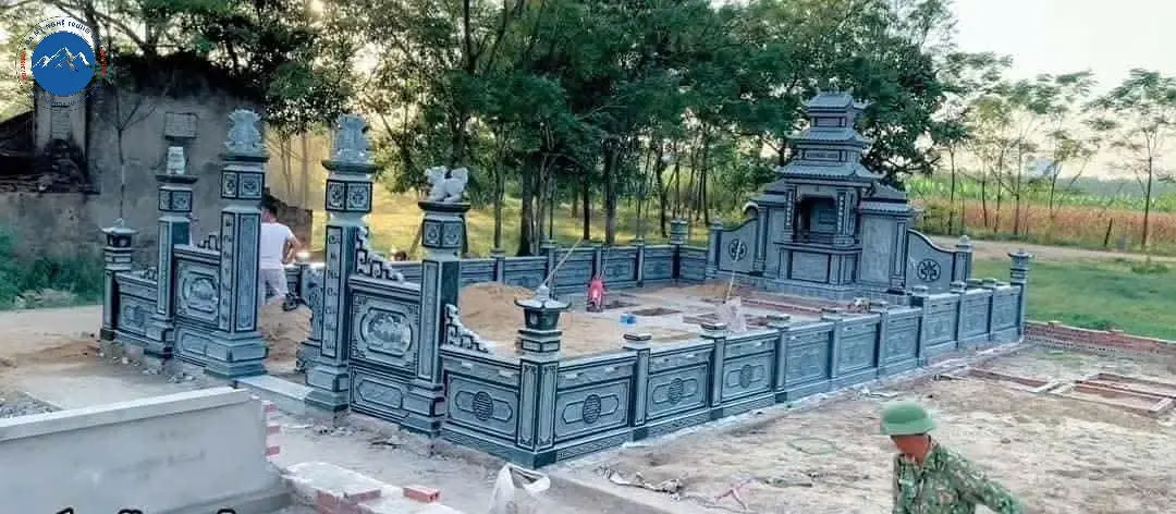 Mẫu nhà mồ đá hai mái nguyên khối hoa văn tứ quý tinh xảo