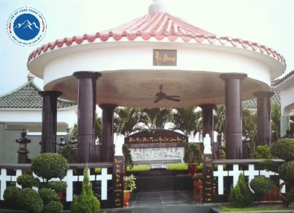 Mẫu nhà mồ đá tự nhiên phong cách hiện đại mới nhất
