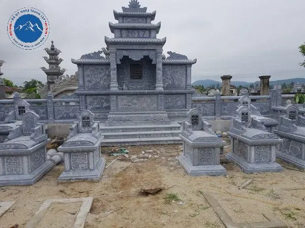 Mẫu nhà mồ đá xanh nhỏ gọn tinh tế cho mộ phần