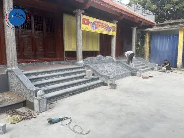 Mẫu tam cấp bo cạnh tròn tạo sự mềm mại