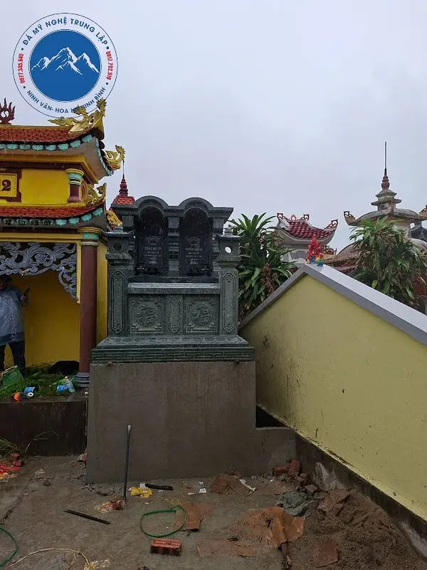 Mộ đá đôi hai mái bề thế trang nghiêm cho gia tộc