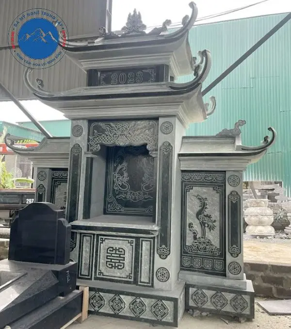 Mộ đá hai mái bề thế trang nghiêm cho khuôn viên