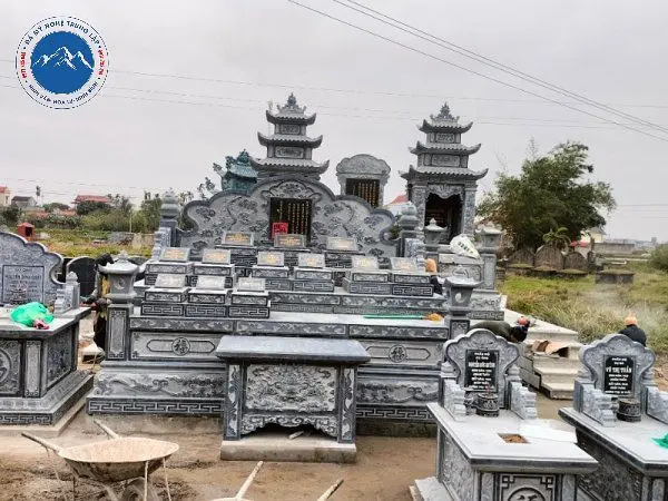 Mộ đôi đá xanh nguyên khối chạm rồng phượng uy nghiêm sang
