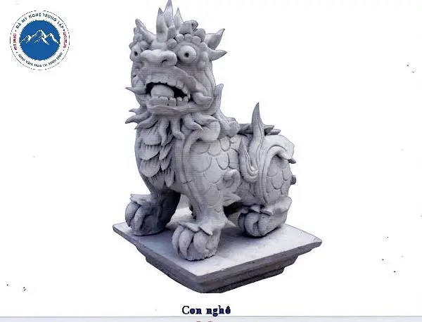 Nghê đá dáng đứng trấn cổng uy nghiêm cho nhà thờ họ