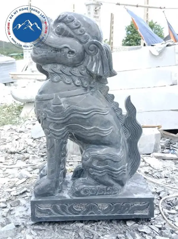 Nghê đá xanh rêu nguyên khối đặt trước sân đình làng cổ