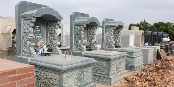Những mẫu mộ đá mái vòm chạm khắc rồng cuộn tinh xảo