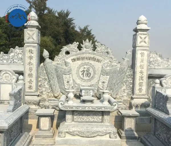 Thiết kế cuốn thư đá xanh rêu chân đế vững chãi uy nghiêm