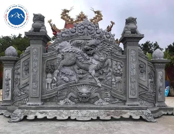 Thiết kế cuốn thư vuông họa tiết tùng cúc đơn giản