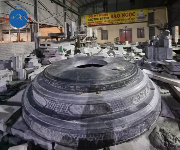 Thiết kế mộ tròn đá xanh rêu sang trọng cho khu lăng mộ